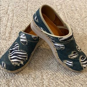 Dansko clogs denim w zebra print